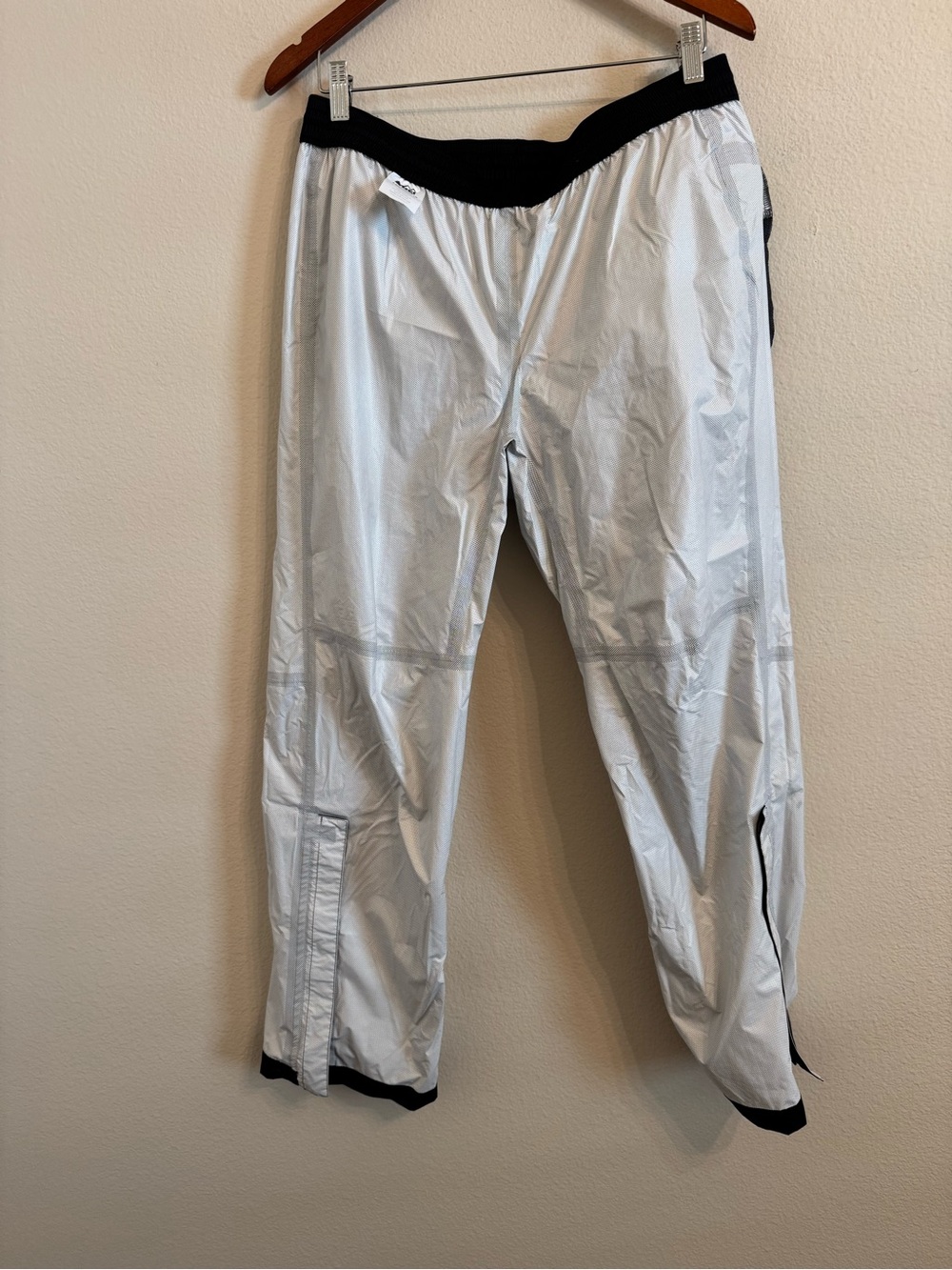 REI Co-Op Women Black Rain Track Pants Size Medium Short Pants - Picture 10 of 14